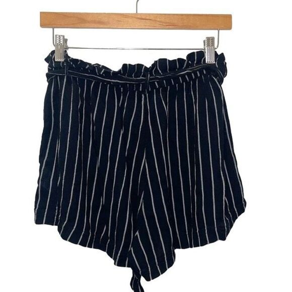 American Eagle Womens High‎ Waisted Striped Paperbag Shorts Black White Medium - Picture 2 of 6